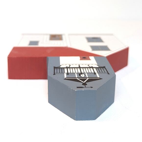 Cat’s Meow Village Shelf Sitter – West Chop Lighthouse Martha’s Vineyard 1996 - Picture 9 of 10